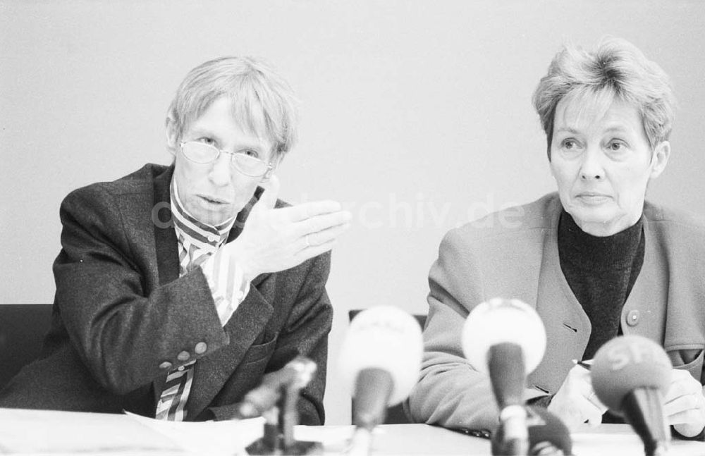 Berlin: Pressekonferenz Regine Hildebrandt und Sabine Bergmann gegen ABM-Stopp 28.02.1993
