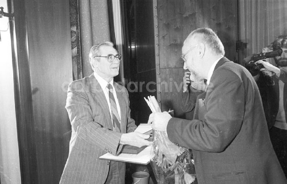 DDR-Bildarchiv: unbekannt - Professor Lown (USA) und Professor Kusin (UdSSR) Ärzte zur Verhütung eines Nuklearkrieges Foto: Lenke Nr