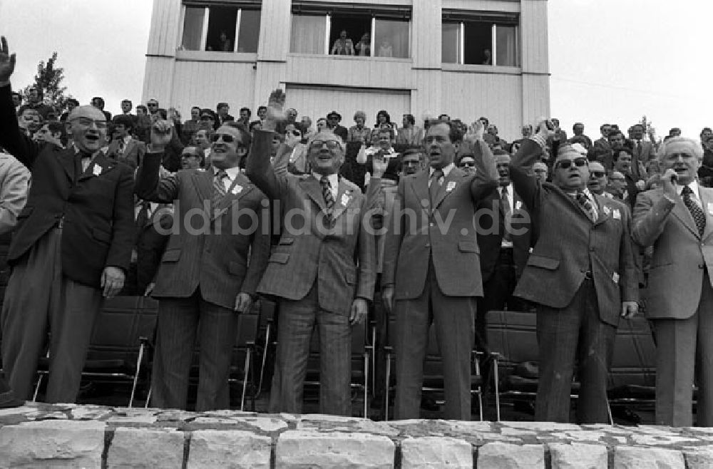 DDR-Fotoarchiv: Berlin - Präsidium Friedensfahrtankunft