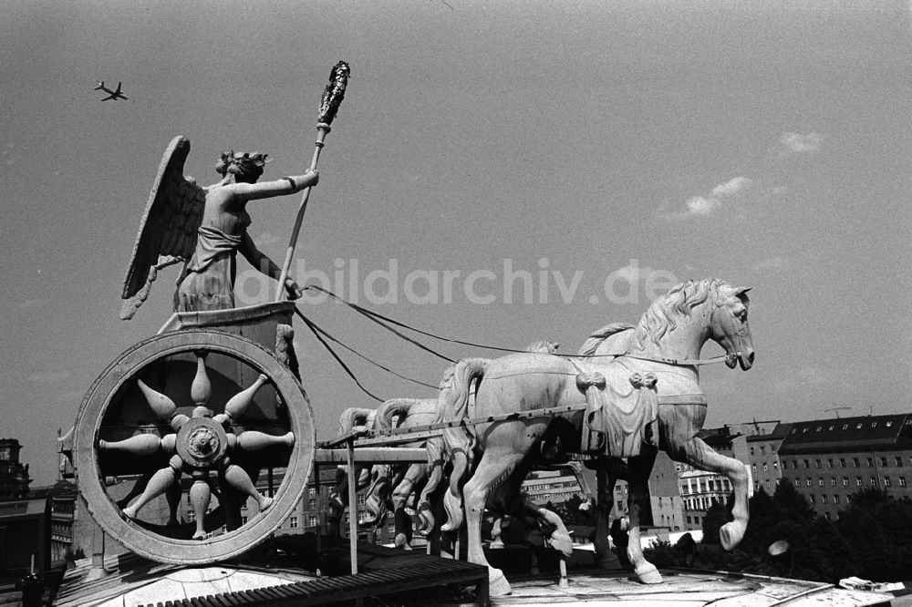 Berlin-Mitte: Quadriga auf dem Brandenburger Tor Berlin