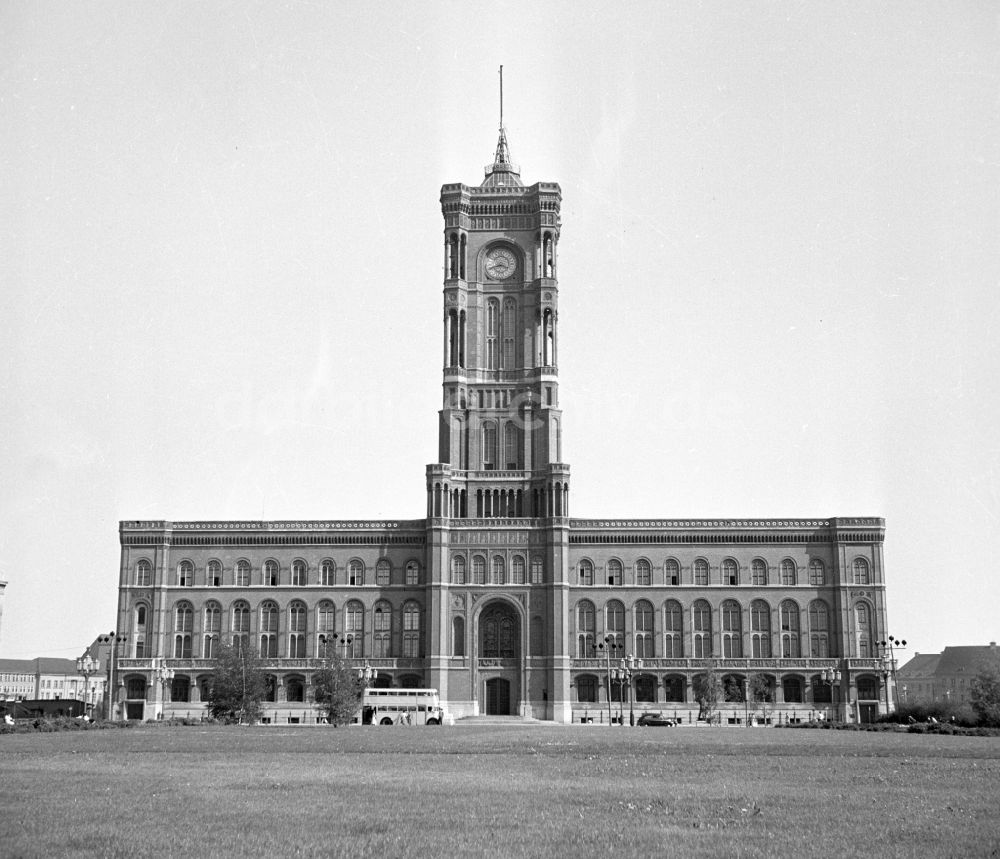 DDR-Bildarchiv: Berlin - Rathausgebäude Rotes Rathaus in Berlin in der DDR