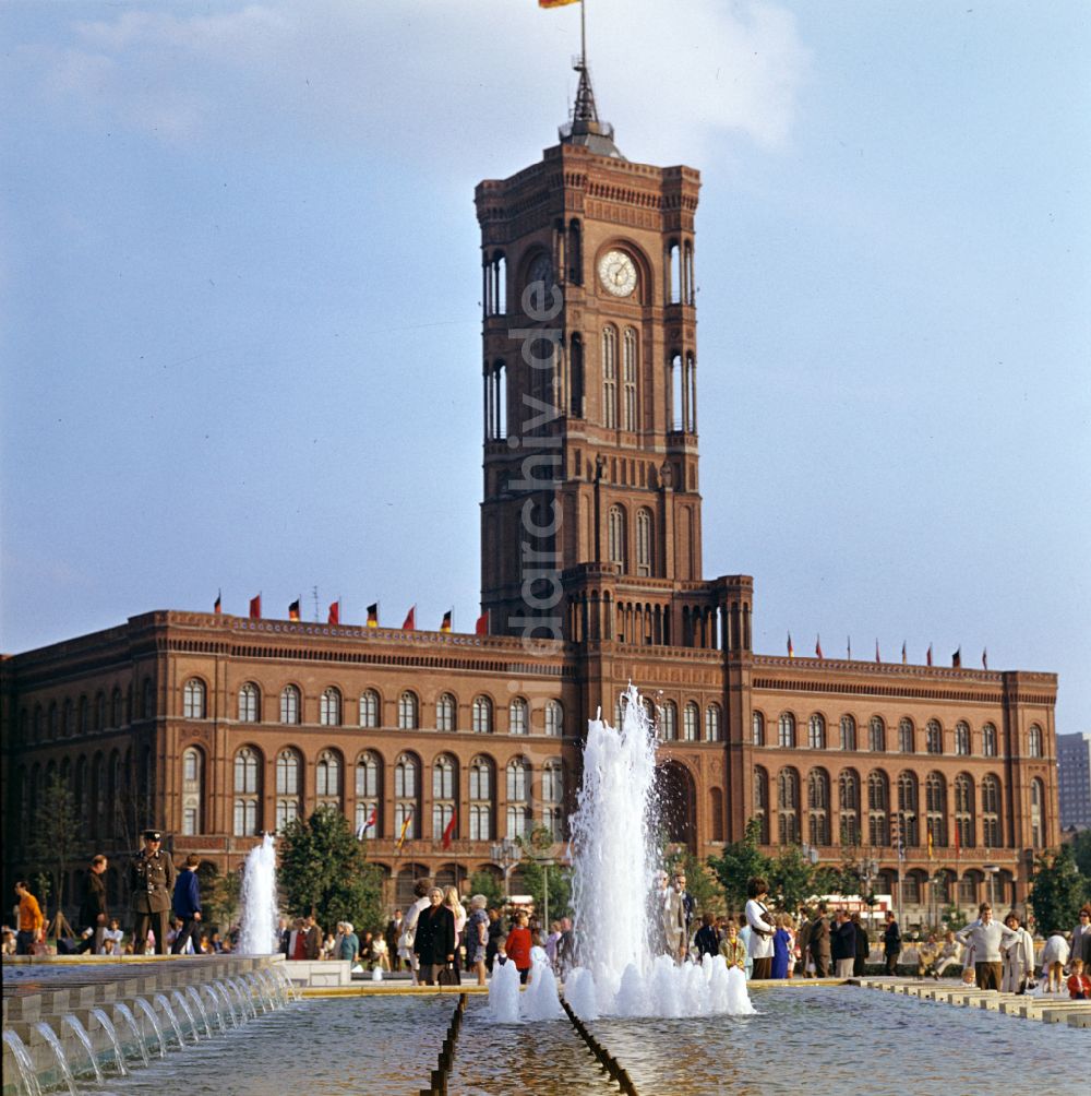 DDR-Bildarchiv: Berlin - Rathausgebäude Rotes Rathaus in Berlin in der DDR