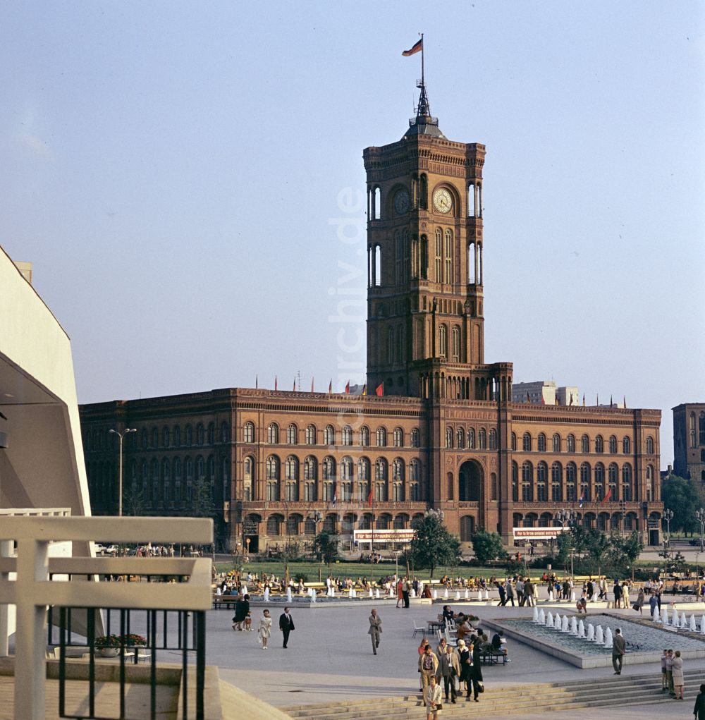 Berlin: Rathausgebäude Rotes Rathaus in Berlin in der DDR