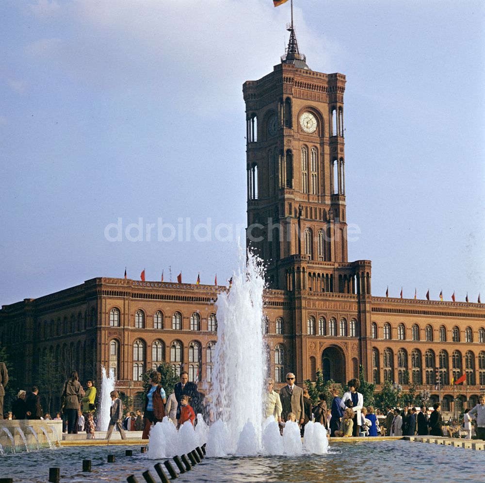 DDR-Bildarchiv: Berlin - Rathausgebäude Rotes Rathaus in Berlin in der DDR