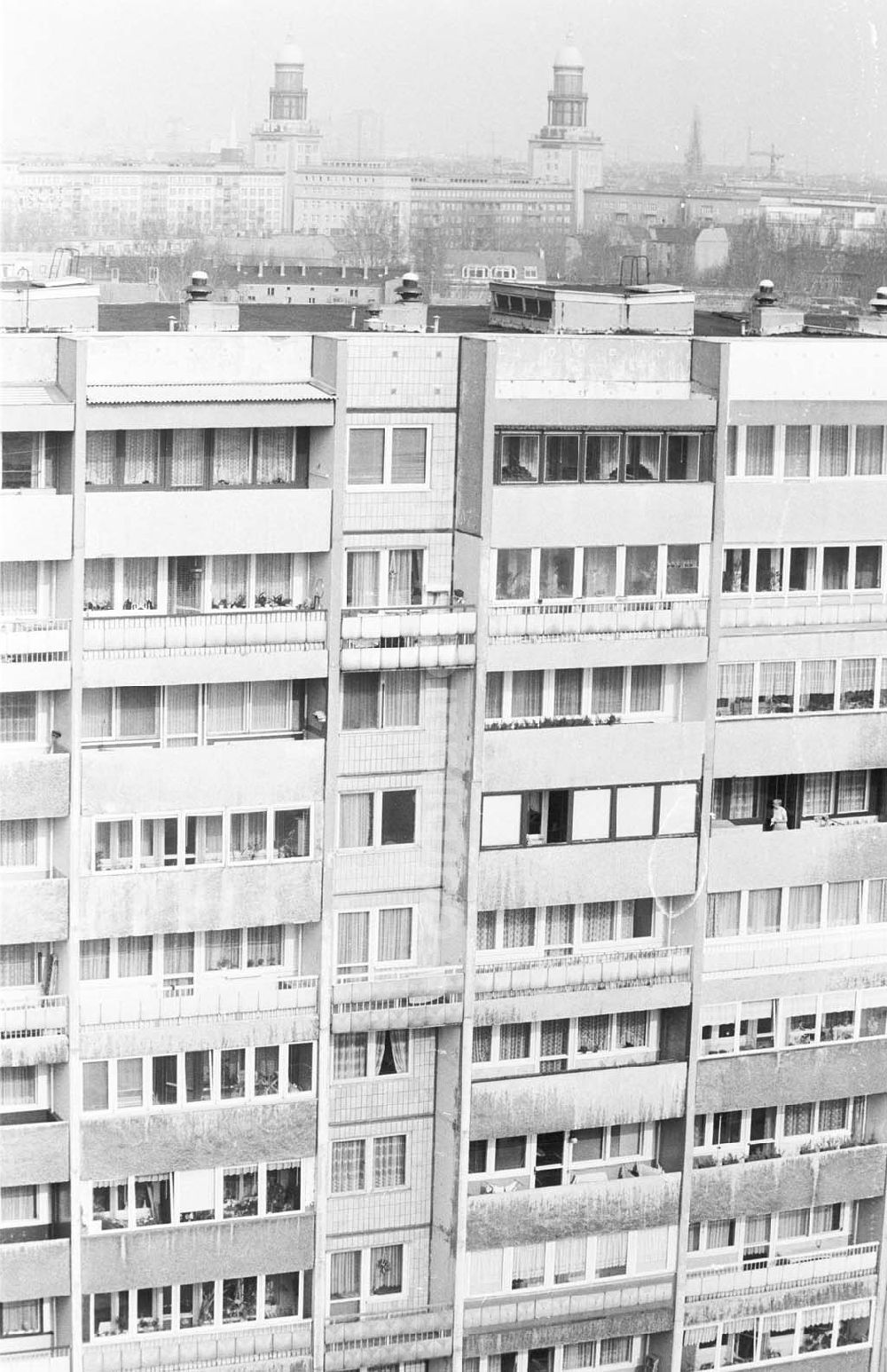 DDR-Fotoarchiv: Berlin - Rüdersdorfer Straße Asbestwohnungen, Berlin-Friedrichshain 16.03.1993