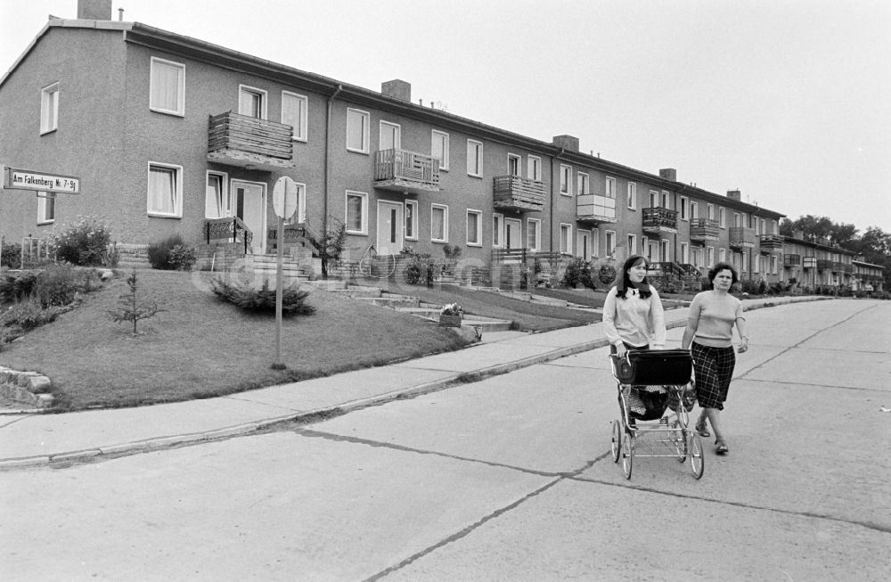 DDR-Fotoarchiv: Berlin - Reihenhaus- Wohnanlage im Ortsteil Grünau in Berlin in der DDR