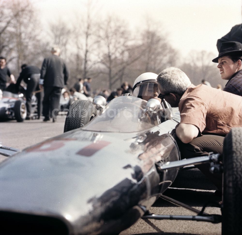 Hohenstein-Ernstthal: Rennen auf dem Sachsenring in Hohenstein-Ernstthal in der DDR