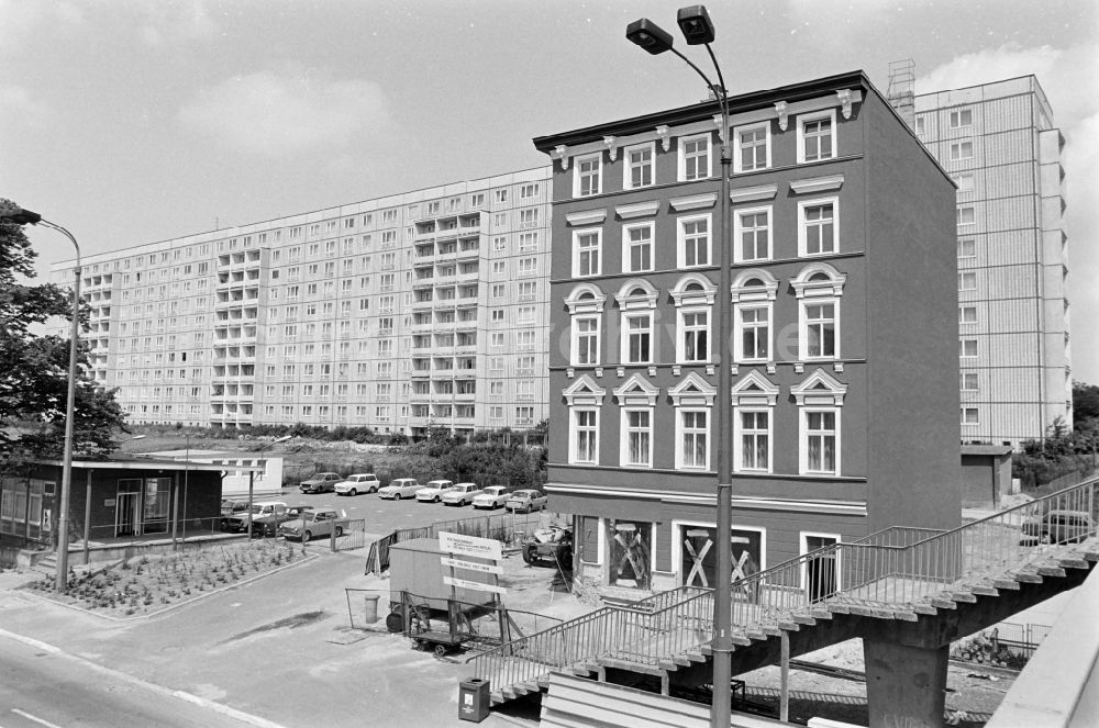 DDR-Fotoarchiv: Berlin - Renovierte Fassaden im Ortsteil Lichtenberg in Berlin in der DDR