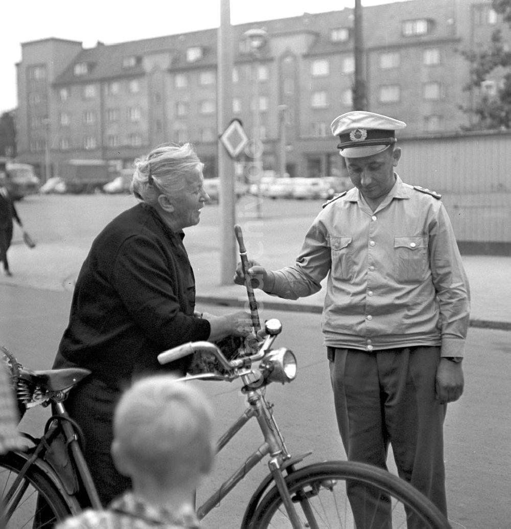 Rostock: Rostock DDR - Fahrradunfall 1966