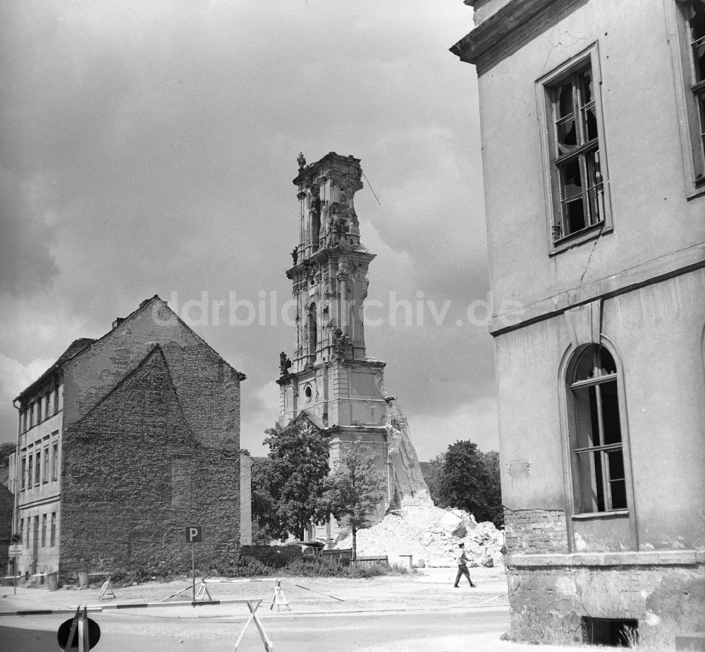 Potsdam: Ruine der Potsdamer Garnisionkirche vor der Sprengung in Potsdam in der DDR