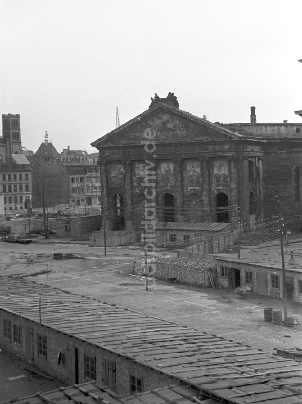 Berlin: Ruine Sankt Hedwigs-Kathedrale in Berlin in der DDR