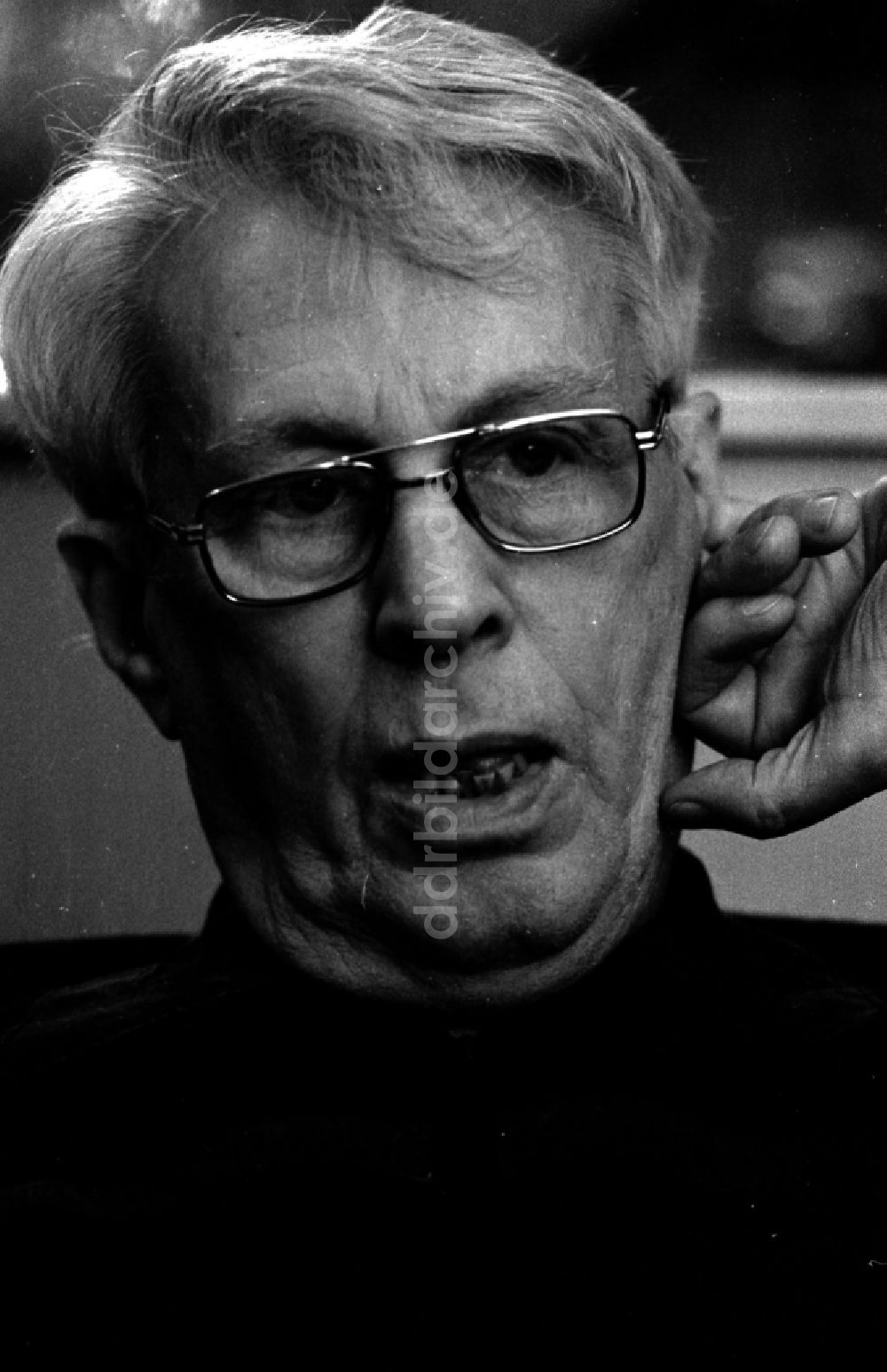 DDR-Bildarchiv: Berlin - Schriftsteller Stephan Hermlin in Berlin in der DDR