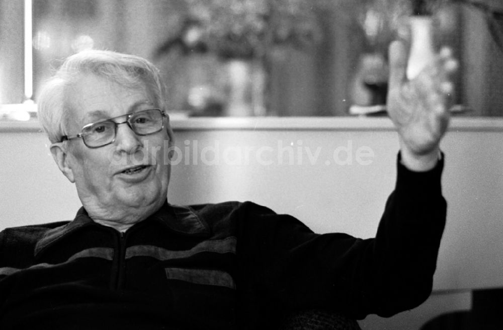 Berlin: Schriftsteller Stephan Hermlin in Berlin in der DDR