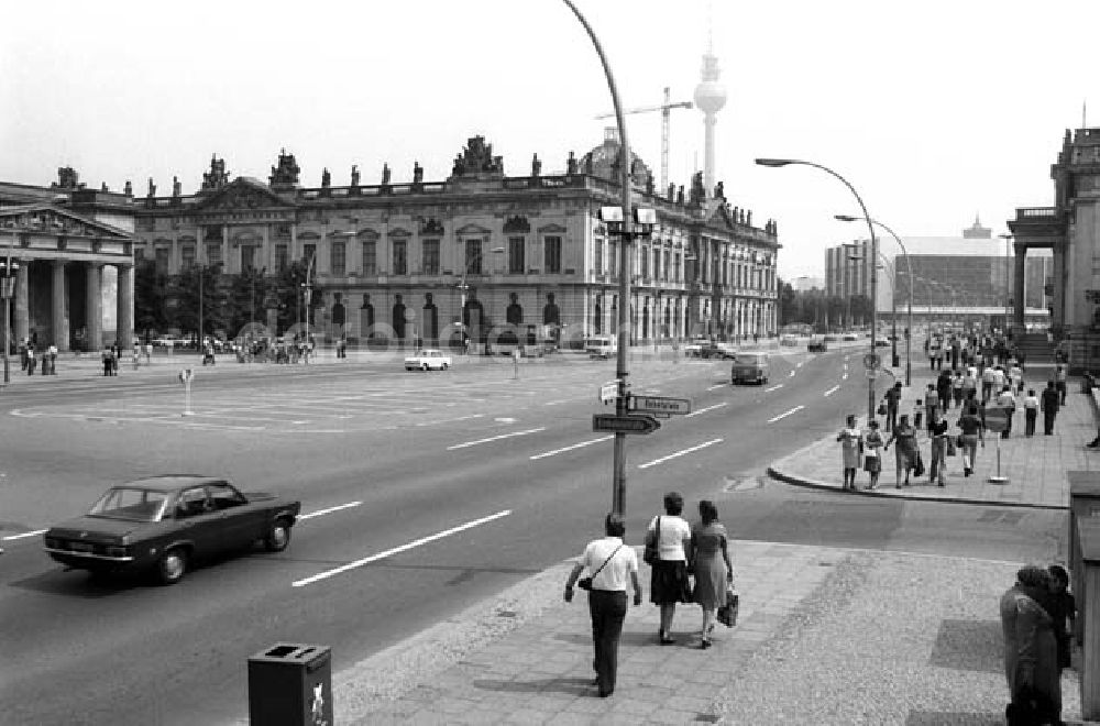 DDR-Bildarchiv: Berlin - September 1977 Unter den Linden Foto: Schönfeld