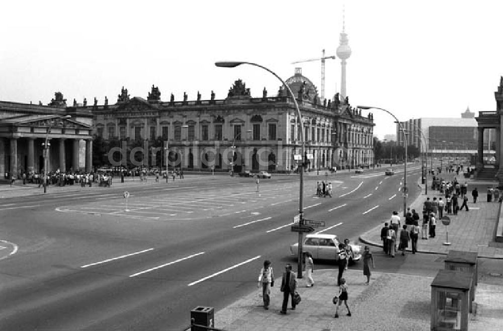 Berlin: September 1977 Unter den Linden Foto: Schönfeld