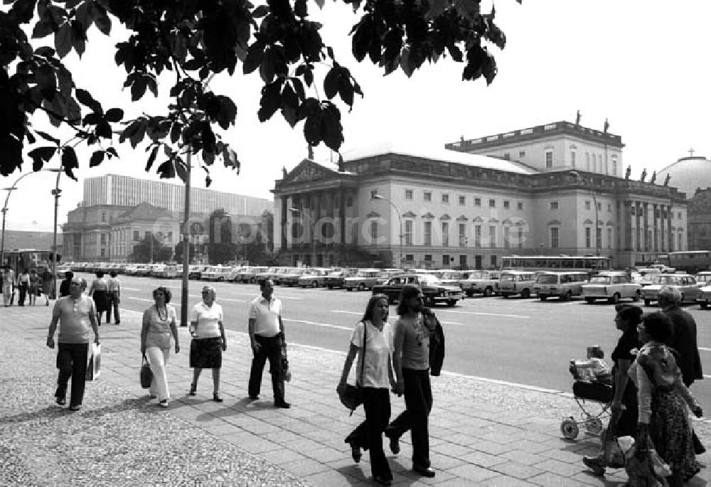 DDR-Bildarchiv: Berlin - September 1977 Unter den Linden Foto: Schönfeld