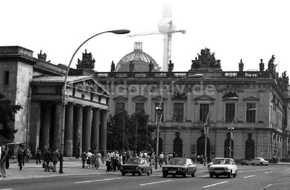 DDR-Fotoarchiv: Berlin - September 1977 Unter den Linden Foto: Schönfeld