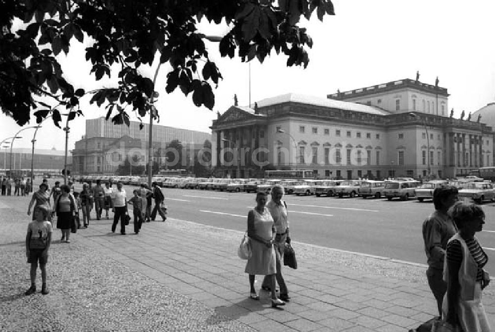 DDR-Fotoarchiv: Berlin - September 1977 Unter den Linden Foto: Schönfeld