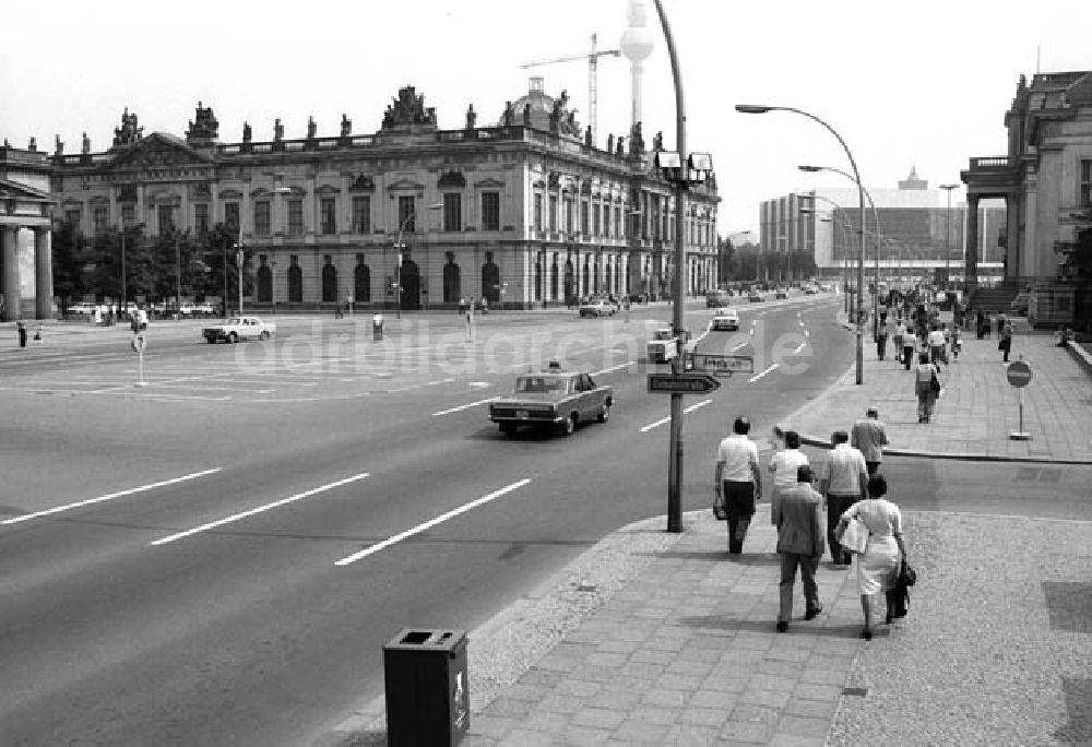 Berlin: September 1977 Unter den Linden Foto: Schönfeld