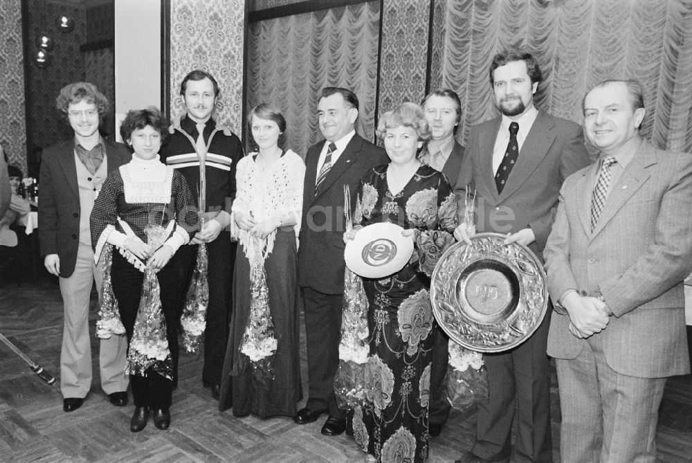 DDR-Fotoarchiv: Berlin - Siegerehrung der Gewinner des Gaststättenwettbewerbes 1978 im Cafe Warschau in Berlin in der DDR