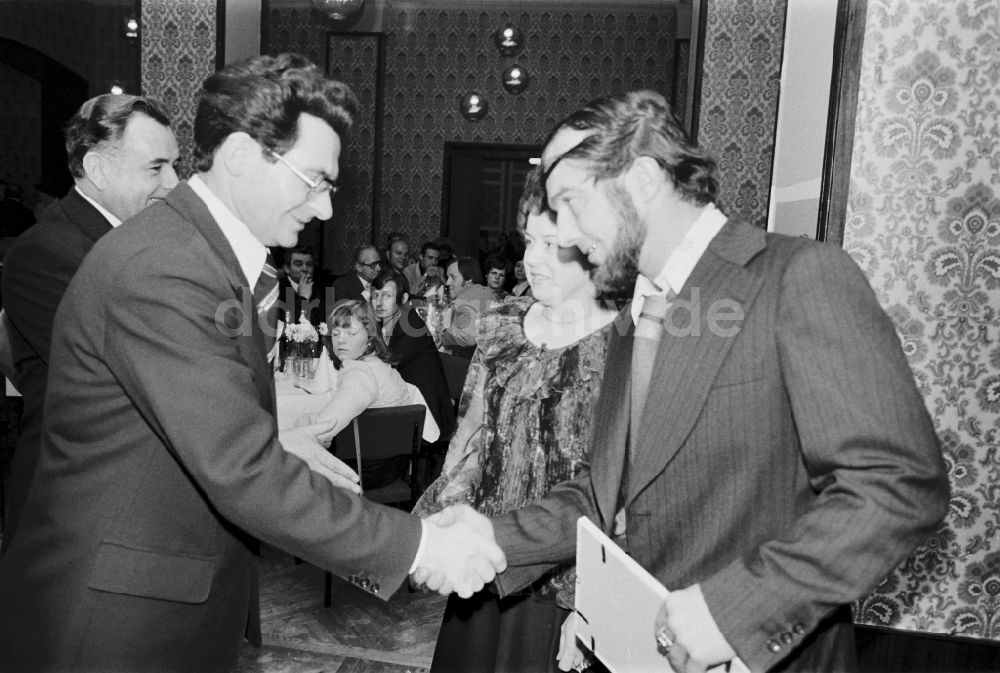 DDR-Fotoarchiv: Berlin - Siegerehrung der Gewinner des Gaststättenwettbewerbes 1978 im Cafe Warschau in Berlin in der DDR