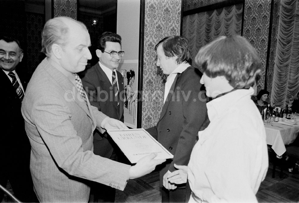 DDR-Bildarchiv: Berlin - Siegerehrung der Gewinner des Gaststättenwettbewerbes 1978 im Cafe Warschau in Berlin in der DDR