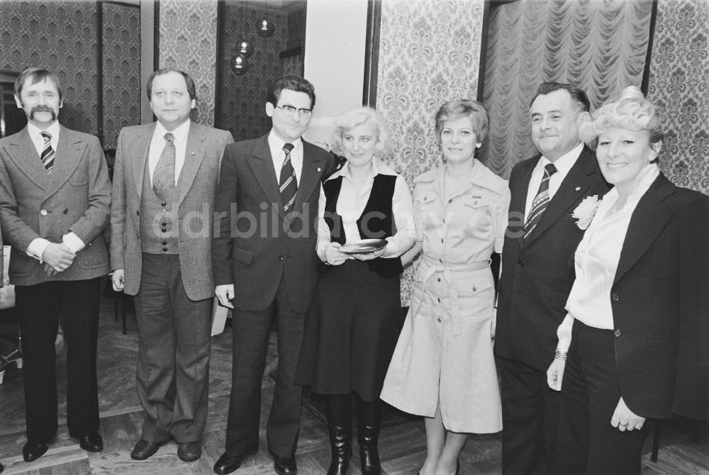 DDR-Fotoarchiv: Berlin - Siegerehrung der Gewinner des Gaststättenwettbewerbes 1978 im Cafe Warschau in Berlin in der DDR