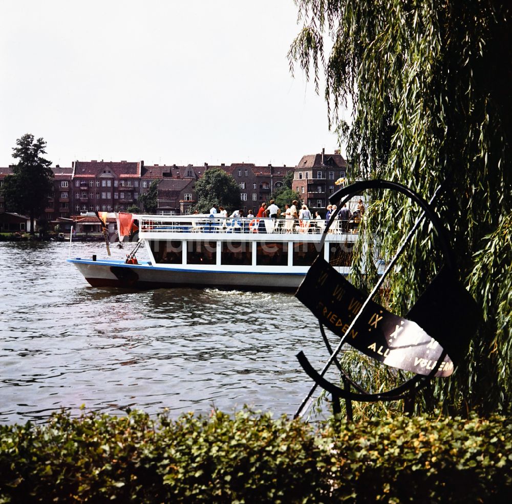 DDR-Fotoarchiv: Berlin - Sonnenuhr an der Dahme in Berlin-Köpenick in der DDR