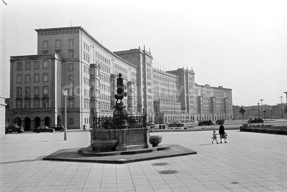 Leipzig: Sozialistische Architektur am Roßplatz Leipzig 1958