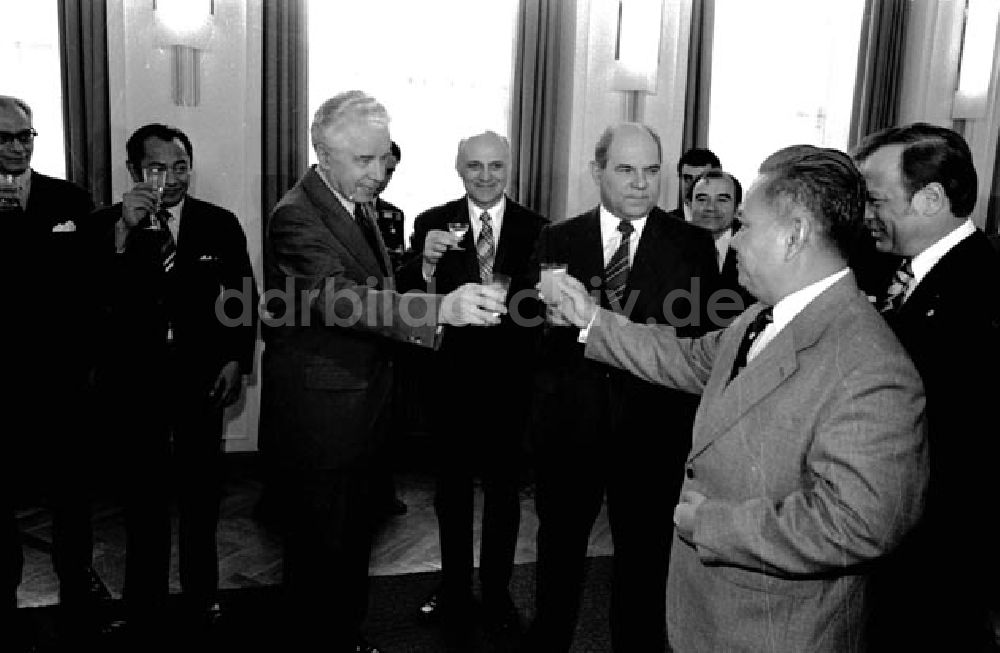 DDR-Bildarchiv: Berlin - Staatsbesuch des laotischen Präsidenten Foto: Schönfeld