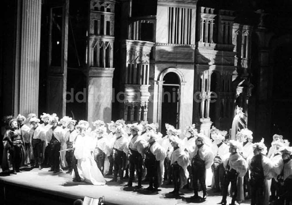 DDR-Bildarchiv: Berlin - Staatsoper Eröffnungsvorstellung Euryanthe Umschlagnr.:1225 Foto: Bonitz