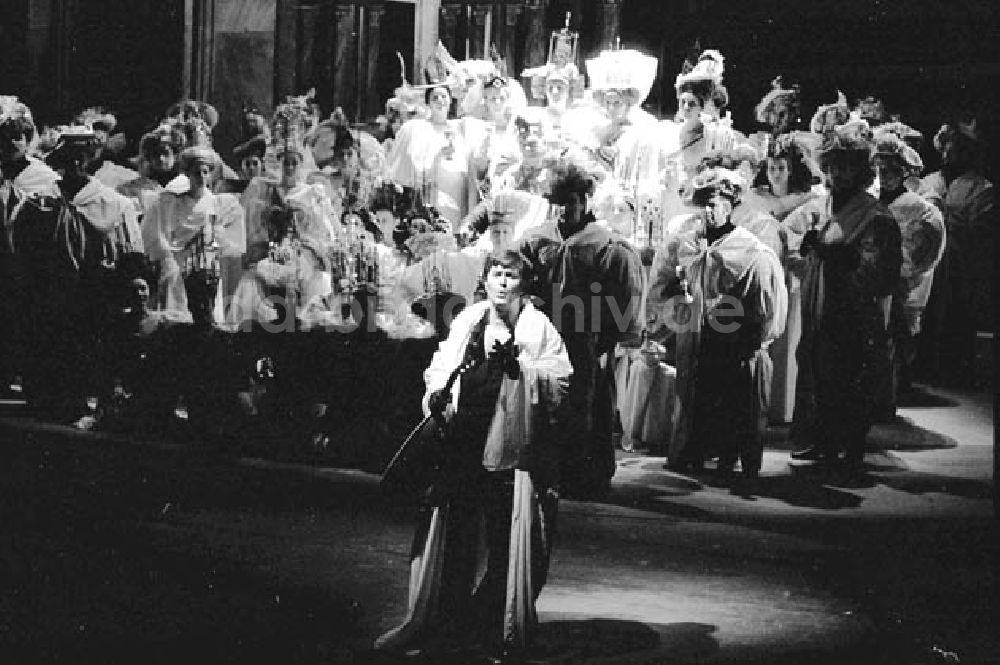 DDR-Fotoarchiv: Berlin - Staatsoper Eröffnungsvorstellung Euryanthe Umschlagnr.:1225 Foto: Bonitz