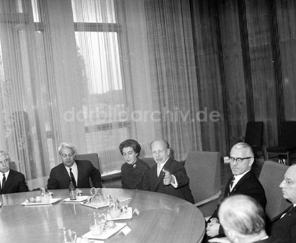 DDR-Fotoarchiv: Berlin - Staatsrat und Walter Ulbricht. Foto:Schönfeld