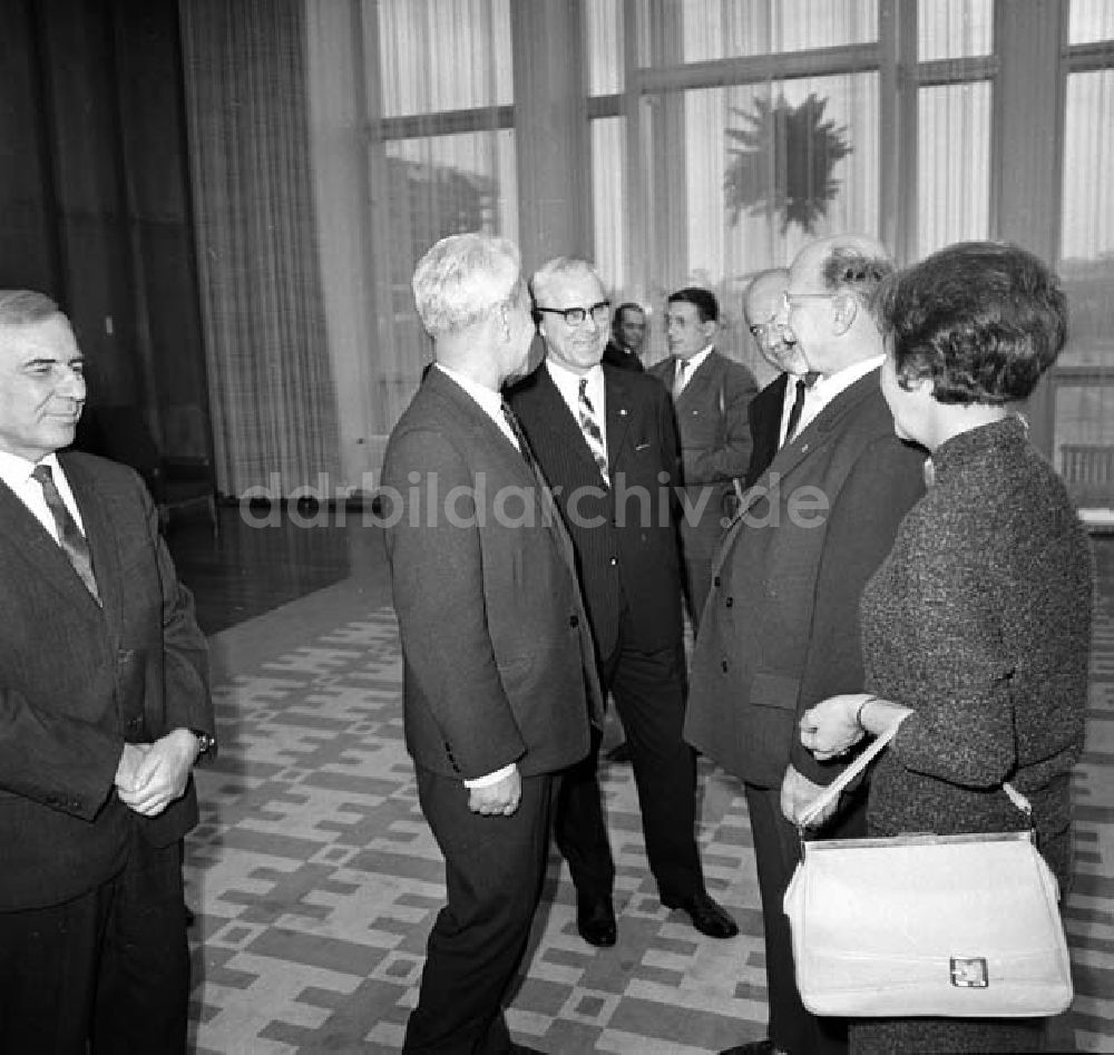 Berlin: Staatsrat und Walter Ulbricht. Foto:Schönfeld