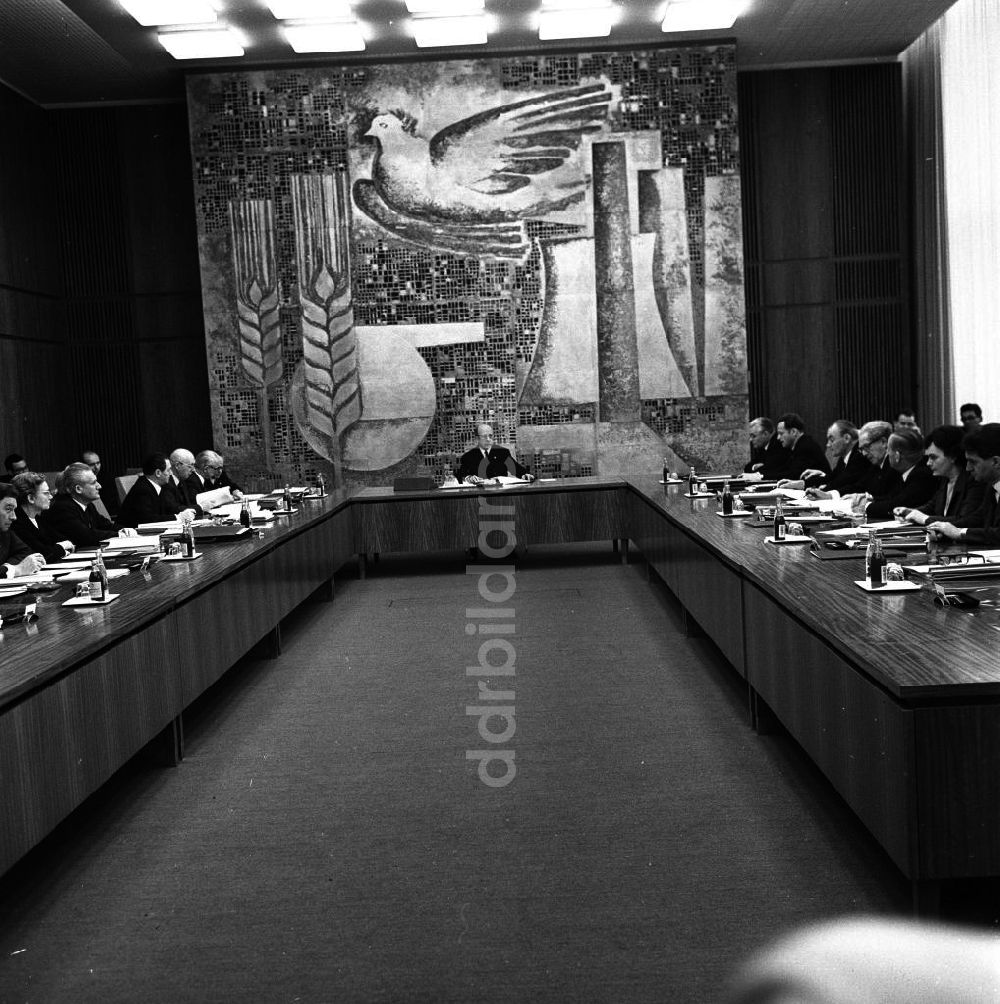 DDR-Fotoarchiv: Berlin - Staatsratstagung mit Walter Ulbricht