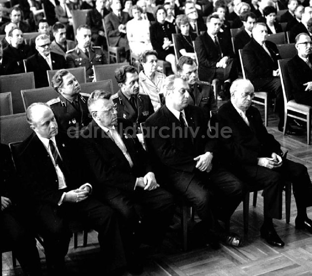 DDR-Fotoarchiv: Berlin - Stadtverordnetenversammlung zum 20. Jahrestag der DDR