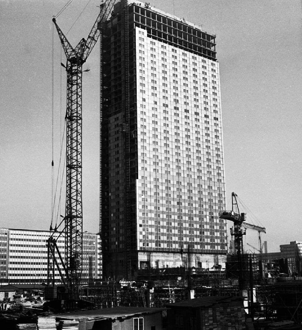 DDR-Bildarchiv: Berlin - Stadtzentrum mit der Grunerstraße, dem Autotunnel und dem Alexan