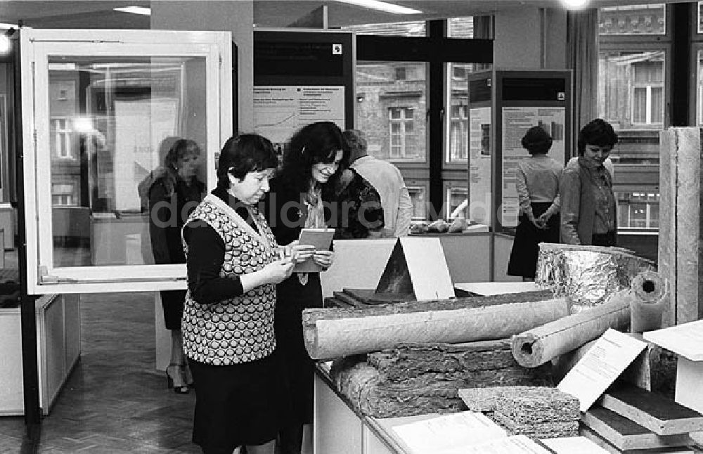 DDR-Bildarchiv: Berlin - Mitte - Ständige Bauausstellung in der Wallstraße (Berlin - Mitte) Umschlagnr.: 82 Foto: Lenke