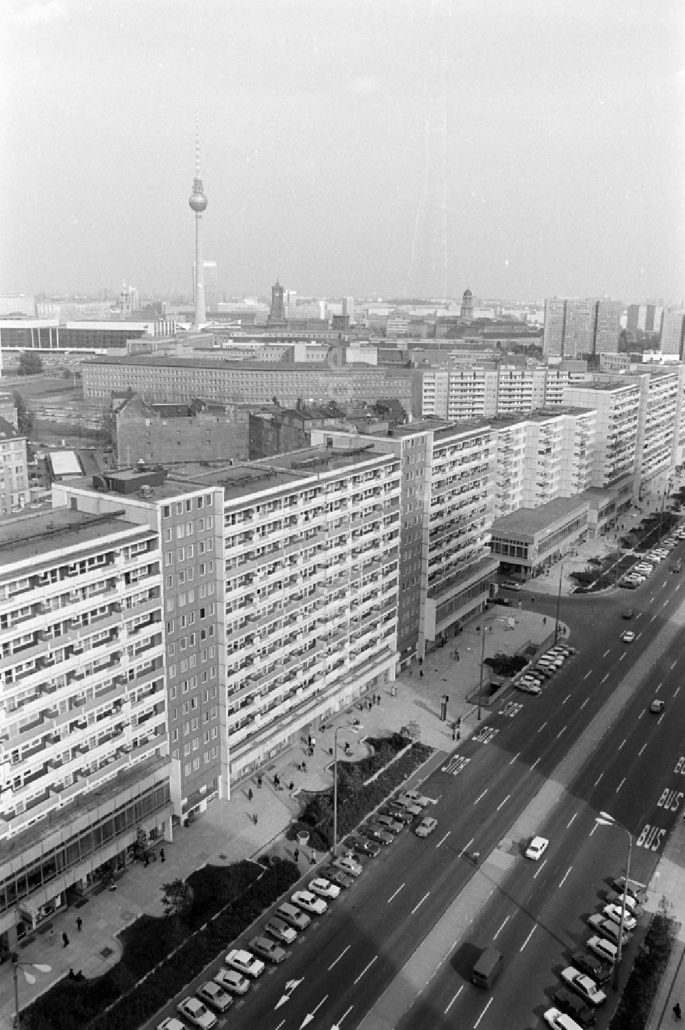 Berlin: Straßenansicht Leipziger Straße im Ortsteil Mitte in Berlin - Mitte in der DDR