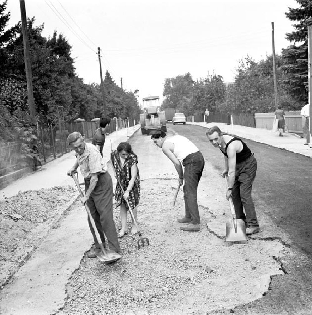 DDR-Bildarchiv: Berlin - Straßenausbesserung