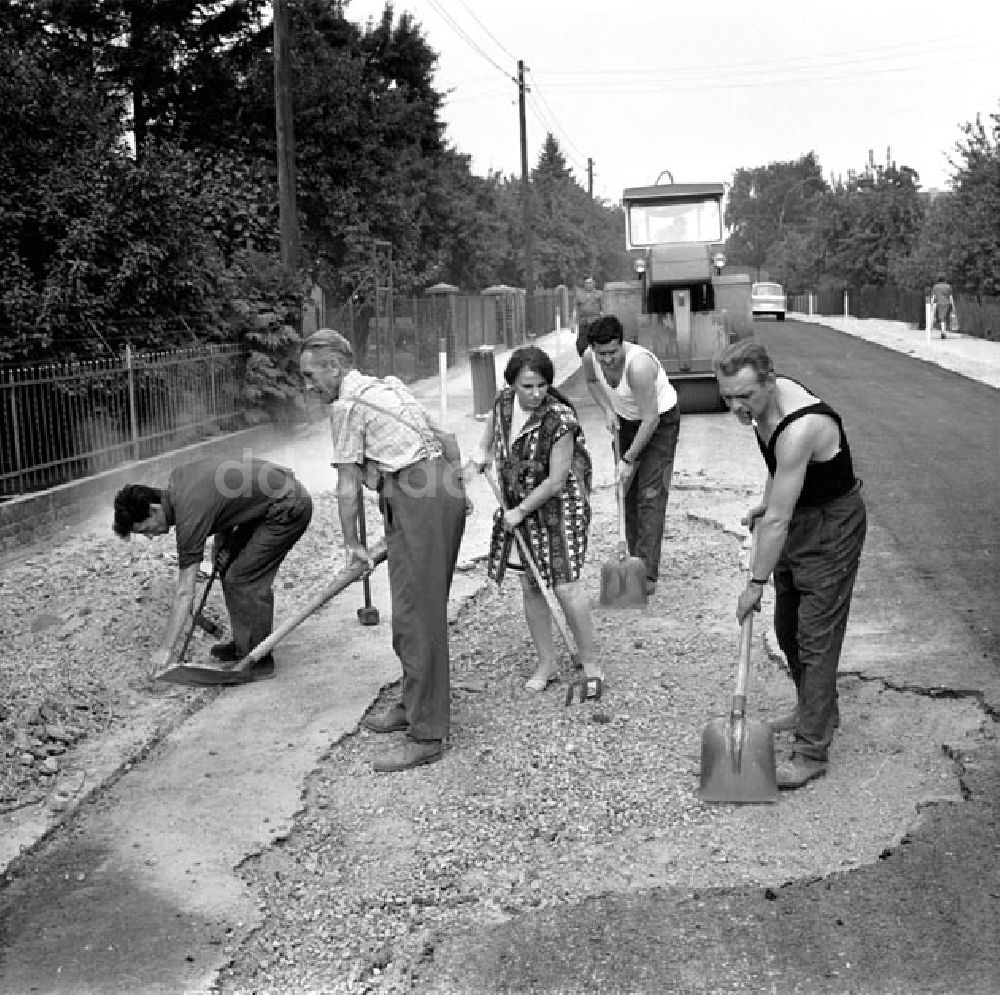 DDR-Fotoarchiv: Berlin - Straßenausbesserung