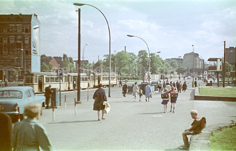 DDR-Fotoarchiv: Berlin - Straßenbahnzug in Berlin in der DDR