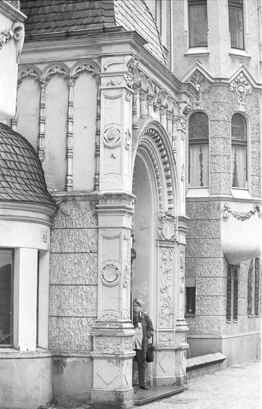 DDR-Fotoarchiv: Berlin - Straßenfassaden Berlin-Bleibtreustraße 17.03.1993