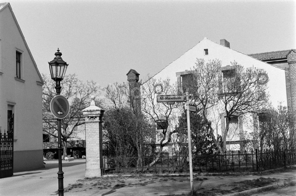 DDR-Fotoarchiv: Berlin - Straßenschilder Alt-Marienfelde in Berlin