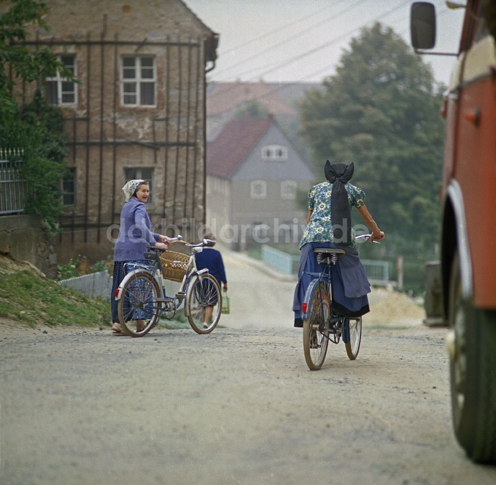 DDR-Fotoarchiv: Räckelwitz - Szenenbild Porträt eines Mittelpunktes in Räckelwitz in der DDR