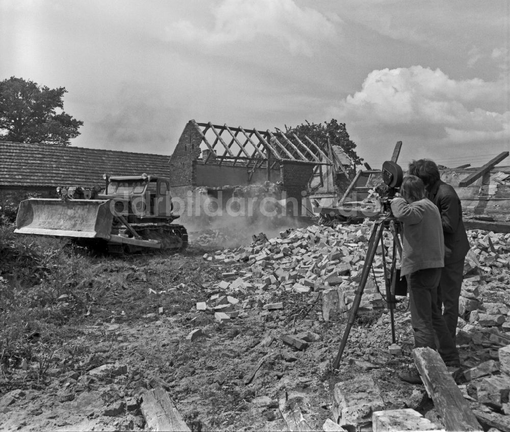 Braunkohlentagebau: Szenenbild Struga - Bilder einer Landschaft im Abrißgebiet in der Lausitz für einen Braunkohlentagebau in der DDR