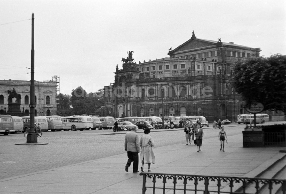 Dresden: Theaterhaus Semperoper in Dresden in der DDR