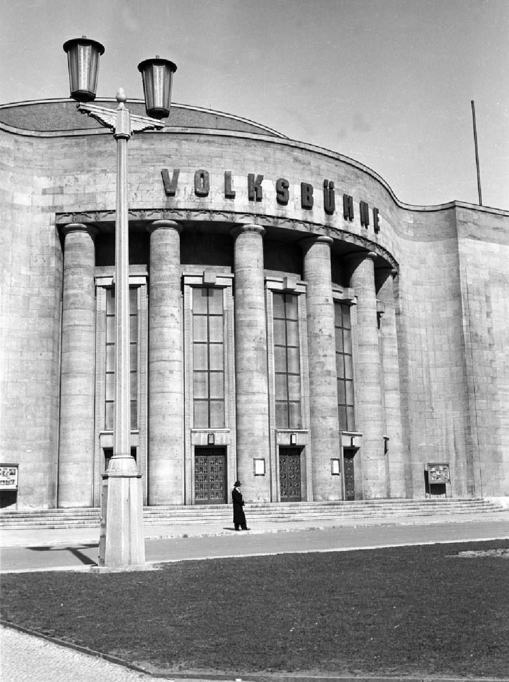 DDR-Fotoarchiv: Berlin - Theaterhaus Volksbühne in Berlin in der DDR