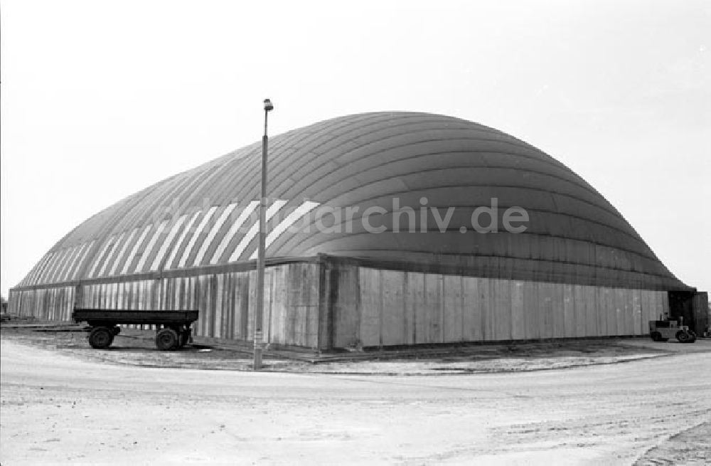 Lindenberg: Traglufthalle Lindenberg Brigade der Sozialistischen Arbeit - Agrar-Spezialbecken Foto: Schönfeld