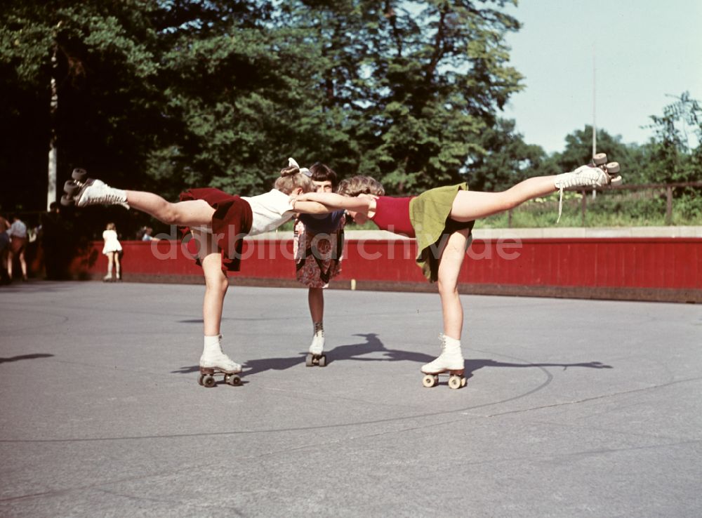 Dresden: Trainings- und Leistungssportzentrum Abteilung Rollkunstlauf des SV Dresden- Mitte 1950 e.V. in Dresden in der DDR